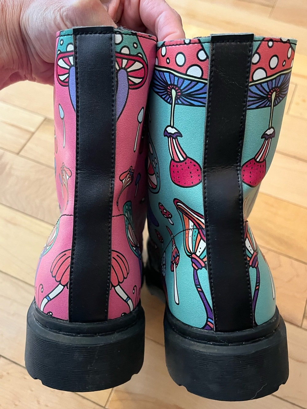 offbeat Sweetie Mismatched Mushrooms Boots lace up combat style green pink sz 10 - Picture 5 of 8